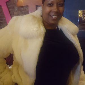 Meet your Posher, Adrienne